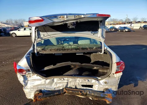 2013 Toyota Corolla Base z USA, uszkodzony, nr VIN 2T1BU4EE4DC938636